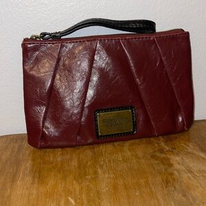 Red wristlet SIMPLY Vera wang